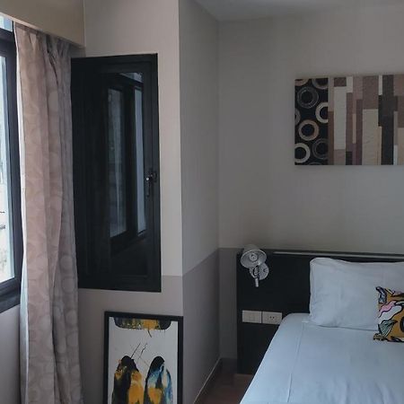Twenty Three Residence Bangkok Esterno foto
