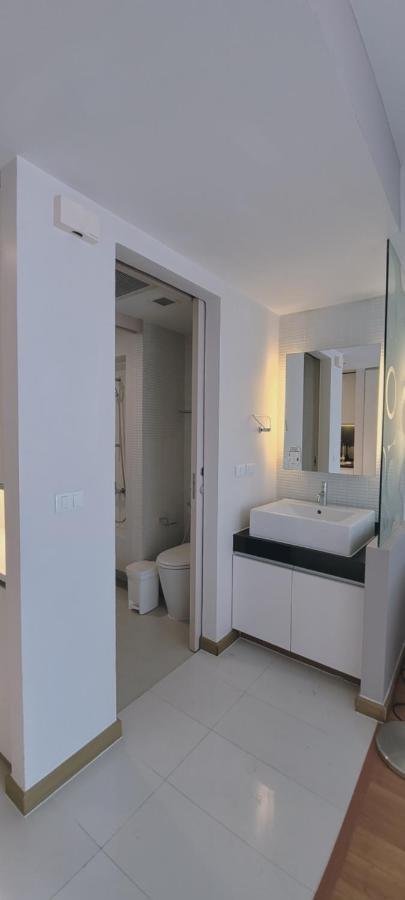 Twenty Three Residence Bangkok Esterno foto